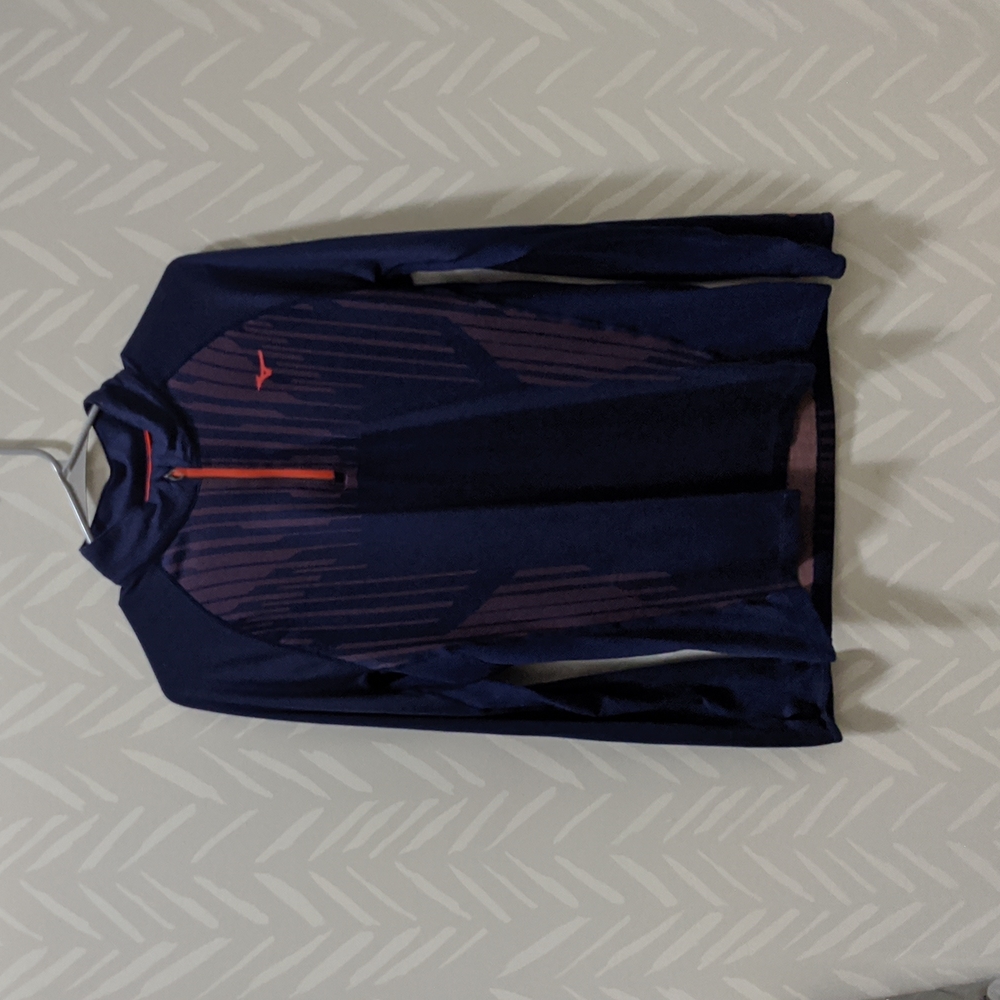 Mizuno light pullover with zipper.